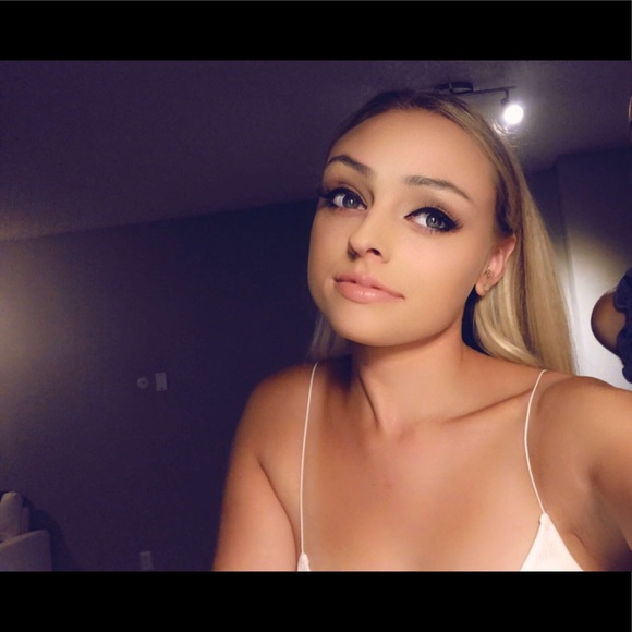 Meet your Posher, Meghan. ๐Posh Ambassador ๐ - Picture 4 of 6